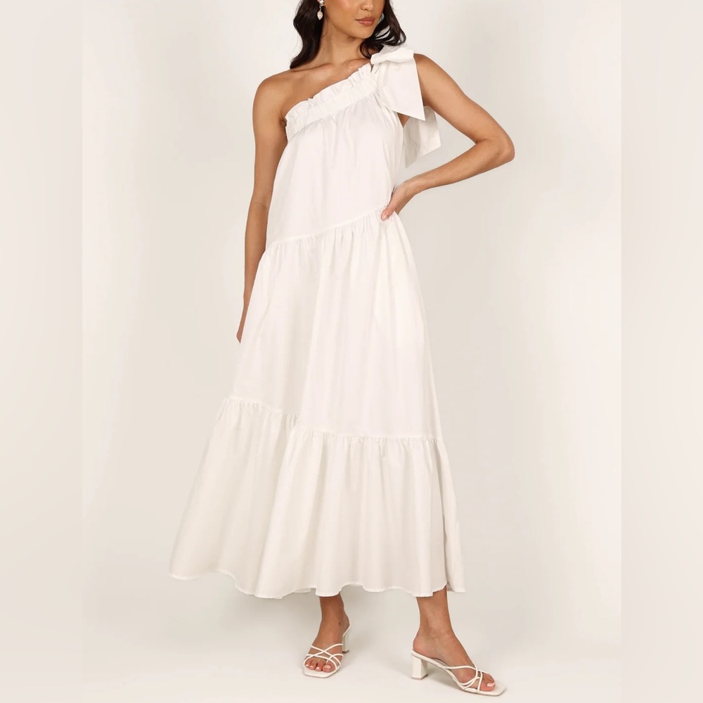 Mabel Ava One-Shoulder Maxi Dress